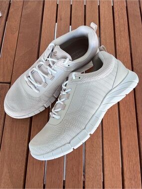 Easy Spirit NWT Women’s Denise Austin Wide Width Knit Sneaker Beige Size 11W